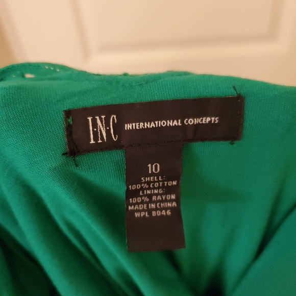 Kelly green dress with lace overlay - Picture 4 of 5